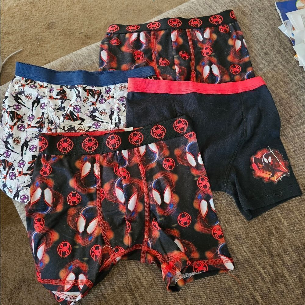 Cute little boys brand new 4 pairs Spiderman underwear size 8 boxer briefs